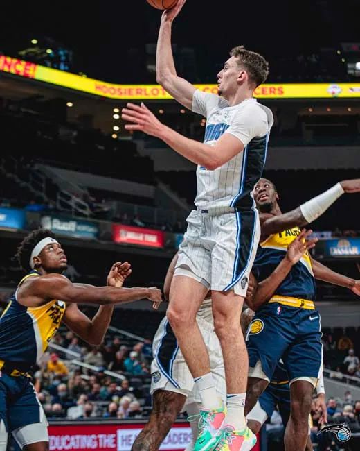 隔人飞跃 隔人飞跃