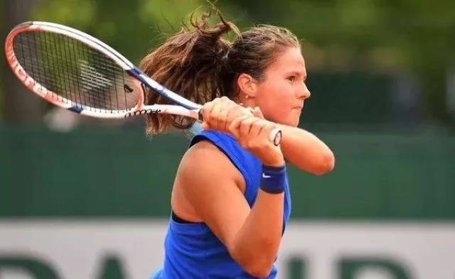 不仅依赖于 不仅依赖于