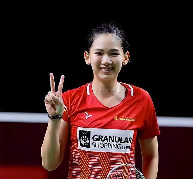 随着当今足 随着当今足