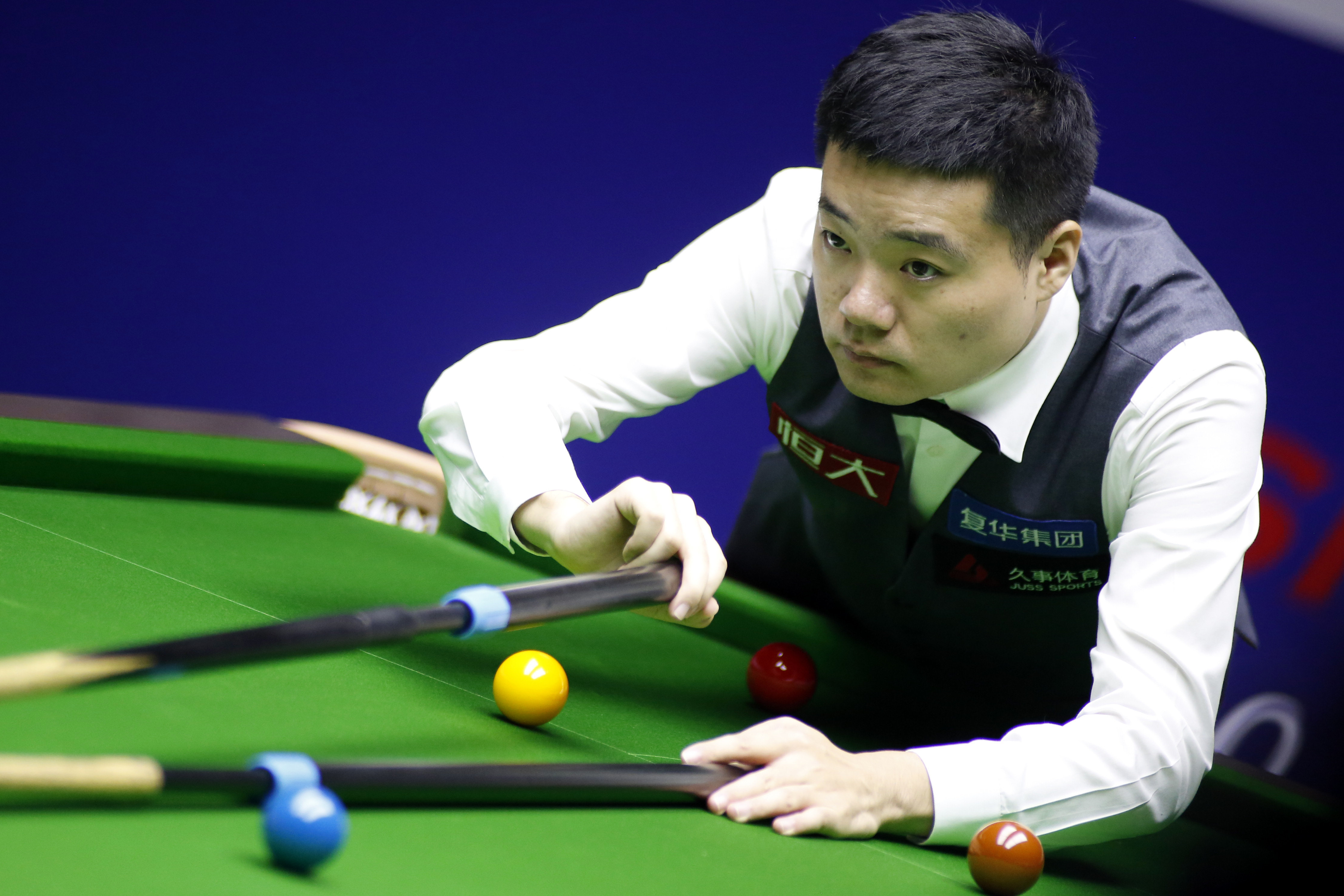 曾带队拿下 曾带队拿下